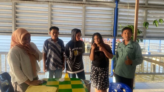 
					Salah satu ODGJ di Nunukan yang kerap meresahkan masyarakat, Sumi (kaos hitam), saat dikirim untuk rehab di RSJ Tarakan. Dok.DSP3A. 