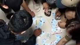 Fenomena jelang NATARU, masyarakat Krayan harus undian KTP demi memilih nama yang dapat tiket mudik. Dok.Martinus.