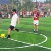 Tendangan Perdana Bupati Nunukan, Irwan Sabri, menjadi penanda dibukanya lapangan mini soccer di Pulau Sebatik, Sabtu (27/12/2025).