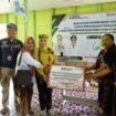  Anggota Komisi VII DPR RI, Rahmawati. membuka peluncuran program ditandai dengan sosialisasi Energi Baru Terbarukan (EBT) untuk penyediaan tenaga listrik di Desa Linsayung, pedalaman Nunukan. Dok.ESDM Kaltara.