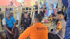 Amir dan Pandi, dua nelayan Nunukan yang dilaporkan hilang akibat kapalnya terbalik dihantam ombak, Senin (12/1/2026) malam, ditemukan selamat dalam operasi pencarian Tim SAR, Selasa (13/1/2026).Dok.SAR Tarakan.