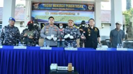 Jumpa Pers TNI AL Nunukan terkait pengungkapan penyelundupan 99 gram sabu sabu Malaysia melalui pesisir Sei Pancang, Pulau Sebatik, Minggu (18/1/2026). Dok Penerangan LANAL Nunukan.