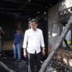 Bupati Nunukan, Irwan Sabri mengunjungi rumah yang terbakar di Jalan Rimba, Nunukan Tengah, Minggu (11/1/2026).Dok.Irwan Sabri.