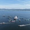 Puluhan nelayan di Nunukan saat mendekati KRI Sidat -851 untuk upacara Darma Samudera, Kamis (15/1/2026). Dok.LANAL Nunukan.