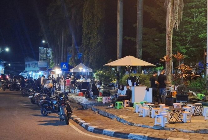 
					PKL Alun alun Nunukan menjadi salah satu lokasi kuliner tempat berkumpul para remaja di Nunukan. Dok.Riko