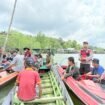 Pencarian Rahmatsyah, seorang nelayan asal Desa Bambangan, Sebatik yang dilaporkan hilang saat mengambil ikan di kelong. Dok.Polres Nunukan.