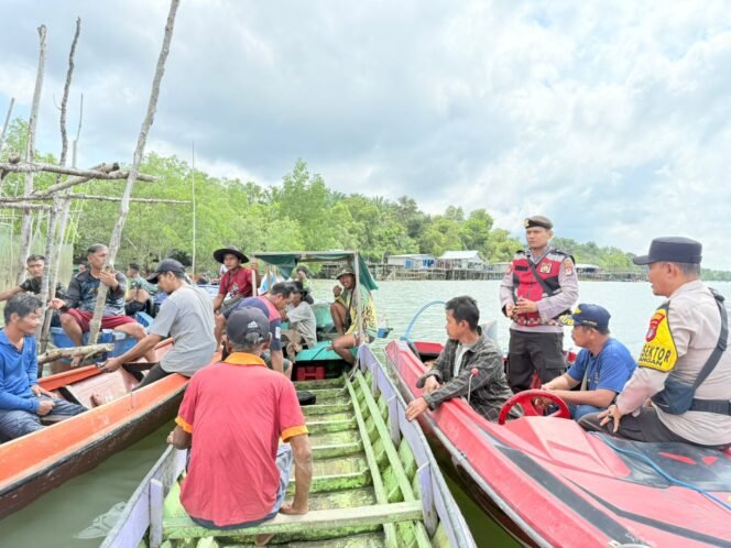 
					Pencarian Rahmatsyah, seorang nelayan asal Desa Bambangan, Sebatik yang dilaporkan hilang saat mengambil ikan di kelong. Dok.Polres Nunukan.