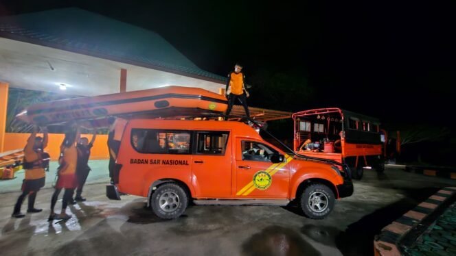 
					Tim SAR diberangkatkan untuk pencarian 2 nelayan yang hanyut di Perairan Sei Banjar, Nunukan, Senin (12/1/2026) malam. Dok.SAR Tarakan.