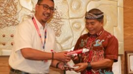 Gunernur Kaltara, Zainal Arifin Paliwang saat audiensi bersama managemen Maskapai Air Asia untuk penjajagan penerbangan internasional rute Tarakan - Tawau. Dok. Biro Adpim Kaltara.