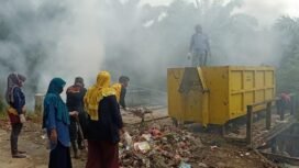 Bak sampah yang menjadi tempat penampungan sampah sementara bagi warga Desa Aji Kuning, Sebatik. Dok.Asdar.
