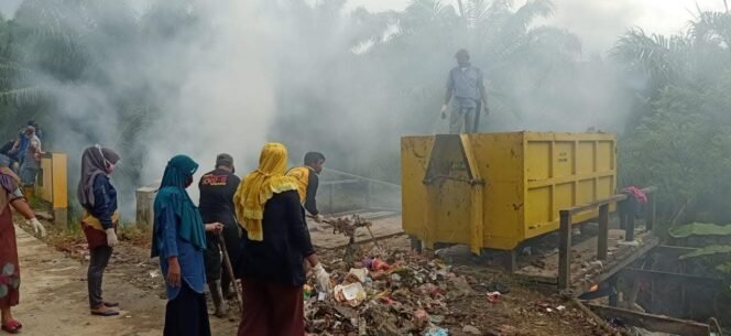 
					Bak sampah yang menjadi tempat penampungan sampah sementara bagi warga Desa Aji Kuning, Sebatik. Dok.Asdar.