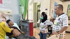 Udin (40) warga Bone, Sulsel yang terlantar dan menumpang di kolong rumah warga di Pulau Sebatik, kini dirawat pasca Bupati Nunukan Irwan Sabri meminta Disdukcapil membuatkan E- KTP untuk pengurusan BPJS Kesehatan. Dok.Andre.
