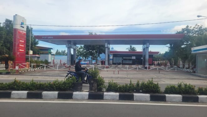 
					APMS di Nunukan tutup karena kehabisan stok BBM. Saat ini terjadi kelangkaan BBM di Nunukan dan menjadi keluhan masyarakat. Kelangkaan dipengaruhi pembaharuan administrasi perizinan kapal dan bongkar muat, serta adanya sebagian kapal suplay yang docking untuk perawatan rutin tahunan.