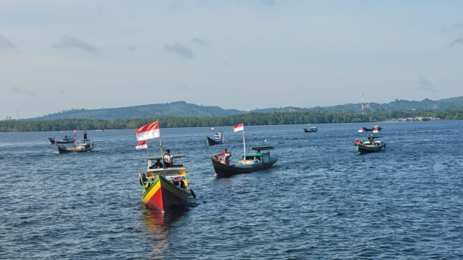 
					Ilustrasi : Sejumlah kapal nelayan melaut di perairan perbatasan RI - Malaysia, di Karang Unarang.