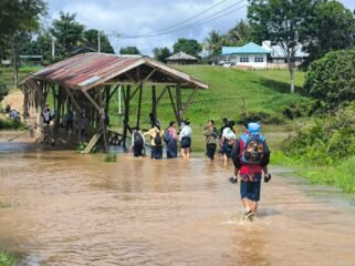 Dua sungai di Krayan, Sungai Pa' Lulut dan Sungai Pa' Bawan meluap, sebabkan banjir yang menggenangi akses jalan utama. Anak anak sekolah diliburkan. Dok.BPBD Nunukan.