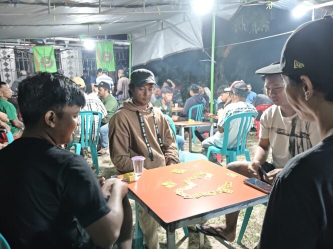 
					Sejumlah peserta lomba domino yang digelar LPADKT. Selain ajang silaturahmi, LPADKT ikut mengajak masyarakat Nunukan melestarikan budaya adat Dayak di Bumi Kalimantan.