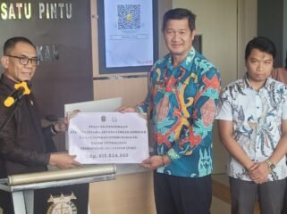 Kajari Nunukan, Burhanuddin menyerahkan hasil penagihan tunggakan pajak salah satu usaha katering di Nunukan yang menunggak pajak sejak Juni 2023. Jumlah uang yang diserahkan kepada Bapenda Nunukan secara simbolis, sebesar Rp 619.834.960. 