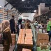 Polisi bersama Dinas Perdagangan dan Dinas Ketahanan Pangan melakukan sidak pasar, memastikan ketersediaan stok Sembako dan harga stabil jelang Ramadhan. Dok.Polres Nunukan.