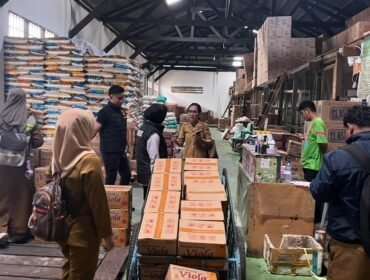 Polisi bersama Dinas Perdagangan dan Dinas Ketahanan Pangan melakukan sidak pasar, memastikan ketersediaan stok Sembako dan harga stabil jelang Ramadhan. Dok.Polres Nunukan.