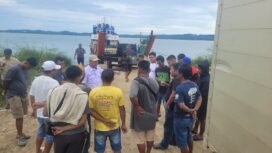 Sejumlah supir truk mengeluhkan larangan KSOP Sebatik terhadap penyetopan bongkar muat barang di dermaga Tersus kepada Anggota DPRD Nunukan Muhammad Mansur.