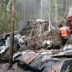 Pesawat Pelita Air pengangkut BBM untuk Krayan yang jatuh di Gunung Belaban berbatasan dengan Gunung Pa' Ramayo. Pilot ditenukan tewas terbakar diantara puing pesawat. Dok.Liantony.