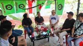 Diskusi terkait kendala perekrutan mahasiswa di Poltek Nunukan. Direktur Poltek Nunukan, Arkaz Viddi (tengah) menjabarkan kendala dan upaya kampus untuk menuju universitas dan destinasi wisata khususnya advokasi di Kaltara. 