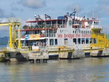 Kapal Feri yang melayani pelayaran rute Nunukan - Sebatik.