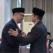 Bupati Nunukan, Irwan Sabri mengucapkan selamat kepada Raden Iwan Kurniawan yang dilantik menjadi Penjabat Sekda Nunukan. Dok.Prokopim Nunukan.