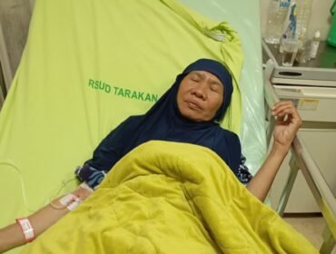 Sitti Halimah, Guru Agama SDN 01 Sebatik Tengah, drop pasca dugaan bulying dan penganiayaan oleh Kepsek. Dok.Junaedi.