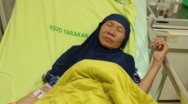 Sitti Halimah, Guru Agama SDN 01 Sebatik Tengah, drop pasca dugaan bulying dan penganiayaan oleh Kepsek. Dok.Junaedi.