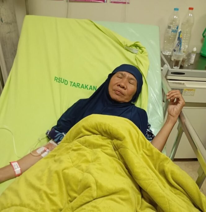 
					Sitti Halimah, Guru Agama SDN 01 Sebatik Tengah, drop pasca dugaan bulying dan penganiayaan oleh Kepsek. Dok.Junaedi.