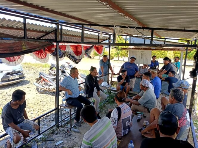 
					Para supir pelabuhan Tunon Taka, mengeluhkan kenaikan E-Pass yang dinilai memberatkan kepada para Anggota DPRD Nunukan, Andre Pratama dan Saddam Husein, Minggu (1/2/2026).