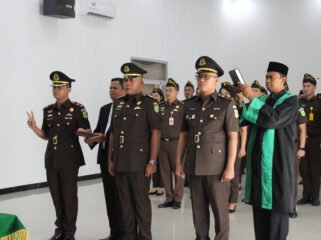 Pelantikan dan pengambilan sumpah jabatan sejumlah pejabat structural Eselon IV dan Eselon V di Wilayah Hukum Kejari Nunukan. Dok.Kejari Nunukan.