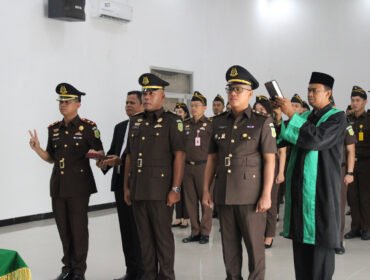 Pelantikan dan pengambilan sumpah jabatan sejumlah pejabat structural Eselon IV dan Eselon V di Wilayah Hukum Kejari Nunukan. Dok.Kejari Nunukan.
