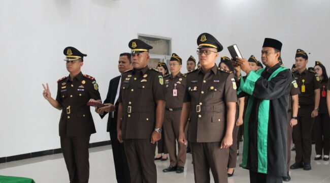 Pelantikan dan pengambilan sumpah jabatan sejumlah pejabat structural Eselon IV dan Eselon V di Wilayah Hukum Kejari Nunukan. Dok.Kejari Nunukan.