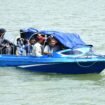 Prajurit LANAL Nunukan saat mengawal 14 CTKI Ilegal pasca mengamankan mereka di Perairan Tinabasan, Kamis (26/3/2026) Dok.Penerangan LANAL Nunukan.