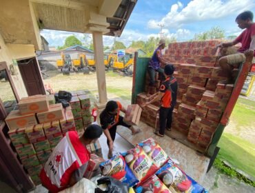 BPBD Nunukan menyalurkan bantuan bagi korban banjir di pedalaman Sembakung. Dok.BPBD Nunukan.