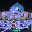 Salah satu peserta pawai Bedug Sahur Nunukan 2026, mengarak miniatur Al Qur'an. Dok.Prokopim Nunukan.