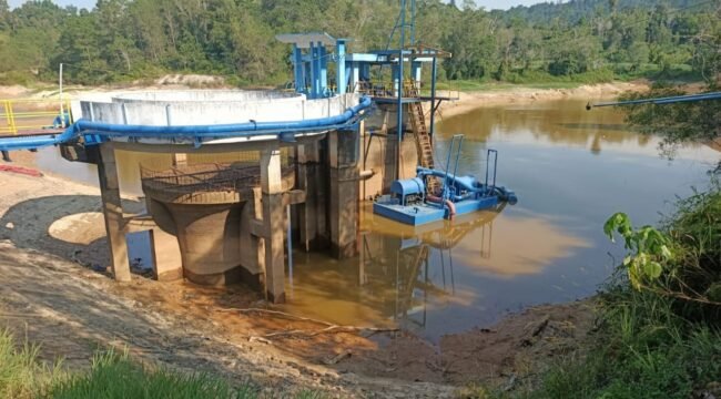 Kondisi Embung yang mulai menyusut akibat cuaca panas dan nihilnya hujan dalam beberapa hari terakhir. PDAM memberlakukan distribusi air bergilir. Dok.PDAM Nunukan.