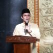 Bupati Nunukan, Irwan Sabri saat memberi sambutan menjelang Sholat Ied di Masjid Islamic Centre Nunukan, Sabtu (21/3/2026). Dok.Prokopim.