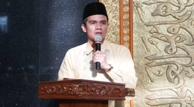 Bupati Nunukan, Irwan Sabri saat memberi sambutan menjelang Sholat Ied di Masjid Islamic Centre Nunukan, Sabtu (21/3/2026). Dok.Prokopim.