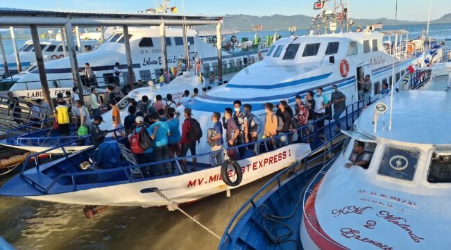 Sejumlah kapal Nunukan - Tawau yang berlabuh di Pelabuhan Internasional, Tunon Taka, Nunukan.