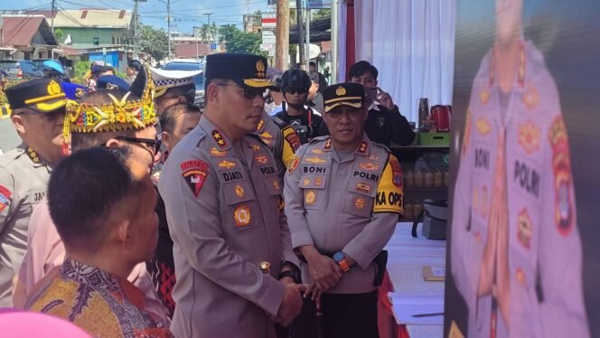 
					Kapolda Kaltara Irjen Pol Djati Wiyoto Abadhy saat mengecek kesiapan Pos Yan dan Pos Pam untuk Lebaran 2026 di Pulau Sebatik, Sabtu (14/3/2026).