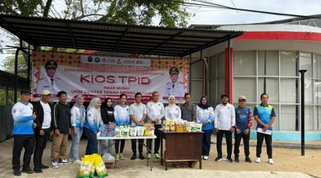 DKUKMPP Nunukan membuka Kios TPID di UMKM Centre, Tanah Merah. Kios ini bertujuan menstabilkan harga di tengah lonjakan harga pangan jelang Idul Fitri 1447 H. Dok.DKUKMPP Nunukan.