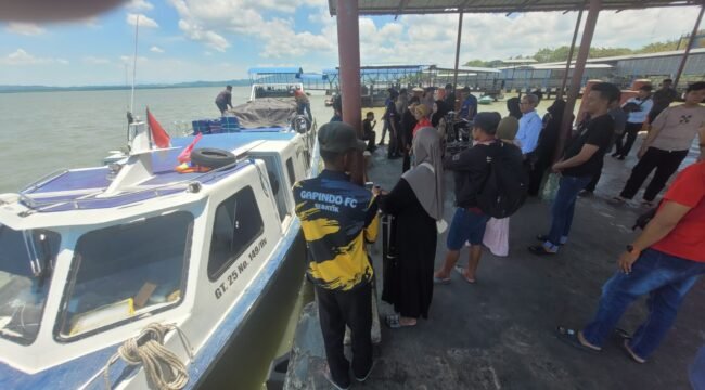 Sejumlah penumpang Speed boat yang akan berangkat ke Tarakan melalui PLBL Liem Hie Djung, Nunukan.