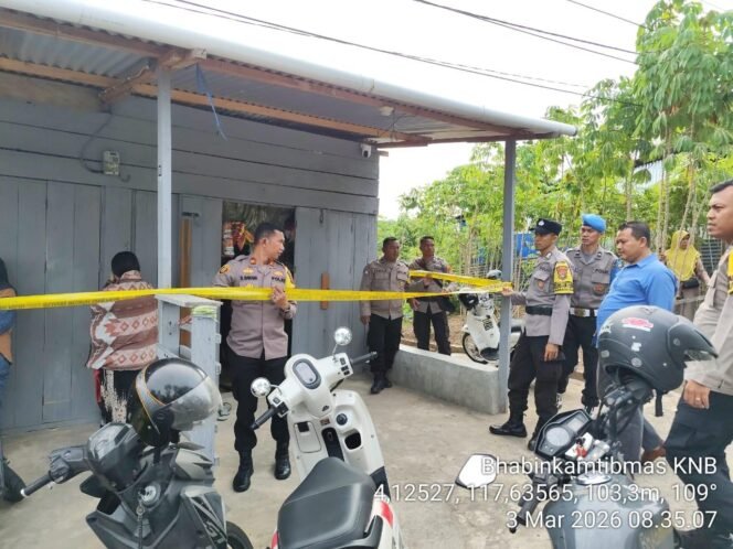 
					Garis polisi terpasang di rumah La Hasani, laki laki paruh baya warga Jalan Sei Fatimah, Nunukan Barat yang nekat gantung diri di kamar mandi rumahnya, Selasa (3/3/2026). Dok.Polres Nunukan.