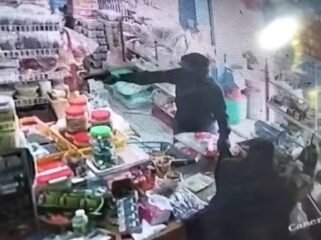 Tangkapan layar CCTV dari sebuah aksi perampokan di sebuah Toko Sembako di Jalan Jenderal Sudirman, Desa Sei Manurung, Sebatik. 