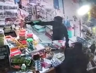 Tangkapan layar CCTV dari sebuah aksi perampokan di sebuah Toko Sembako di Jalan Jenderal Sudirman, Desa Sei Manurung, Sebatik. 