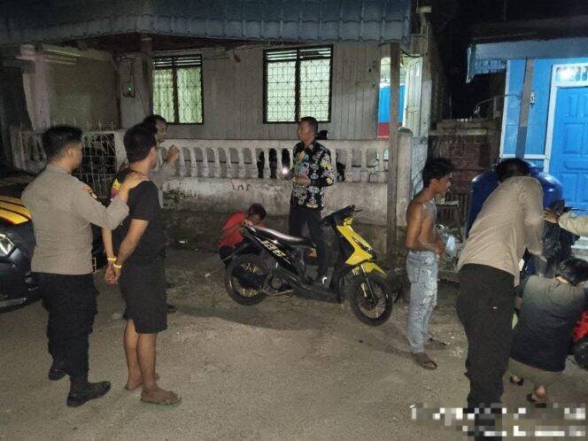 
					Polisi mengamankan 4 pelaku narkoba di Jalan Straat Buntu pasca viralnya video warga cekcok dengan pengedar sabu sabu. Dok.Polres Nunukan.