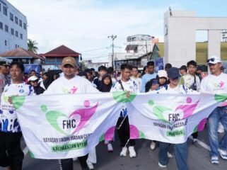 Gerak jalan dalam peringatan hari autis sedunia 2026, para penyandang disabilitas juga dibagi kartu untuk mendapat pelayanan umum tanpa diskriminasi. Dok.Prokopim.